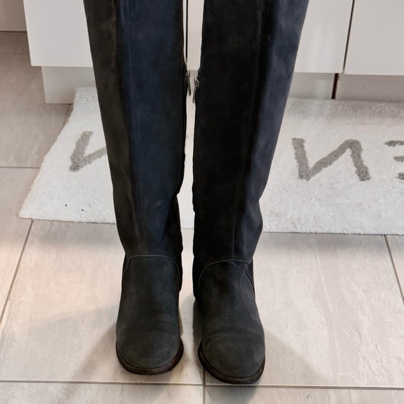 UGG grey suede leather boots in good condition size 8.5. - Picture 2 of 5